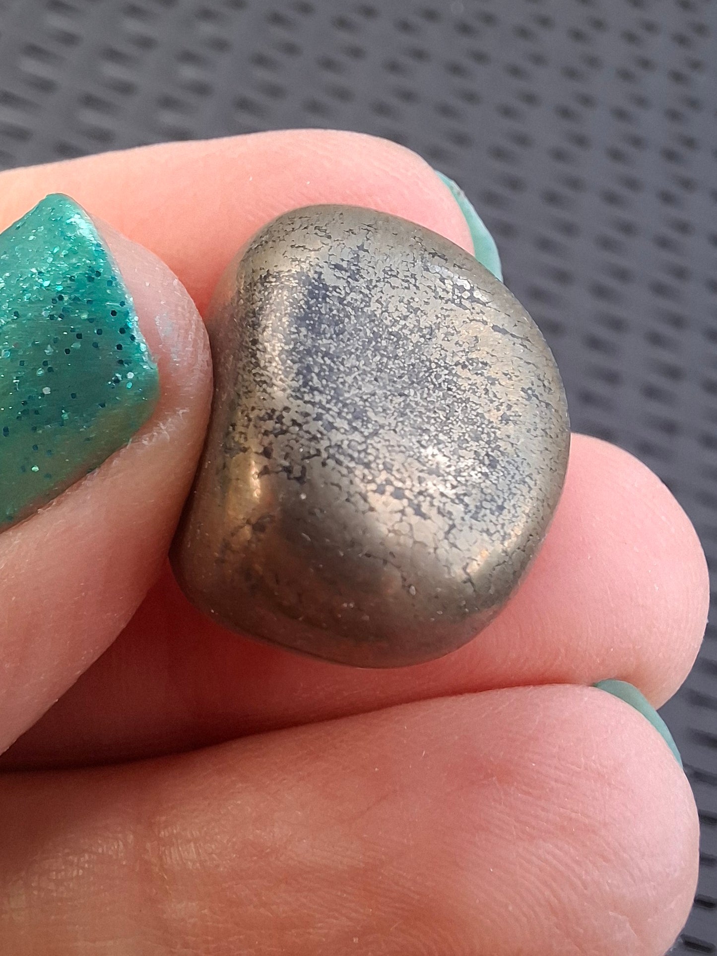 Apache Gold Tumble Stone, Crystal (Ref: T226)