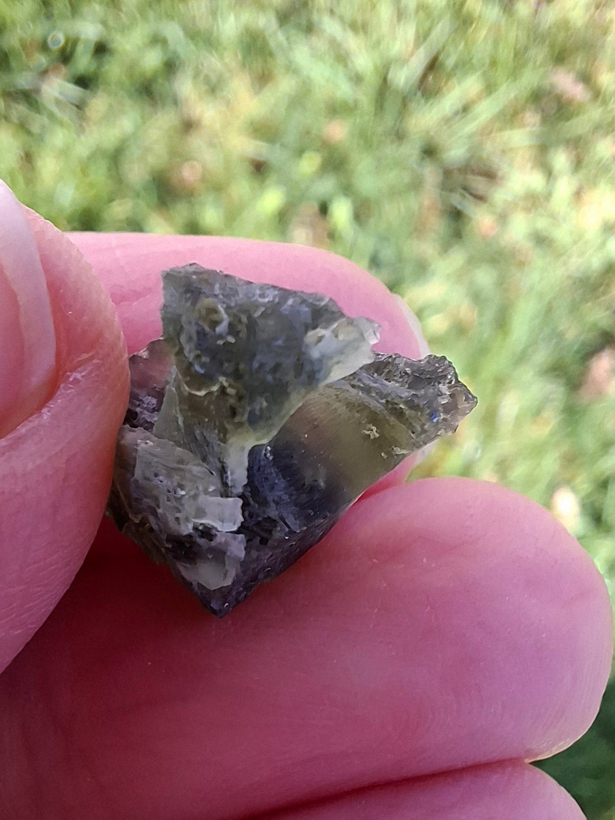 Moldavite Piece, 1.90g, Tektite (Ref: 1340)