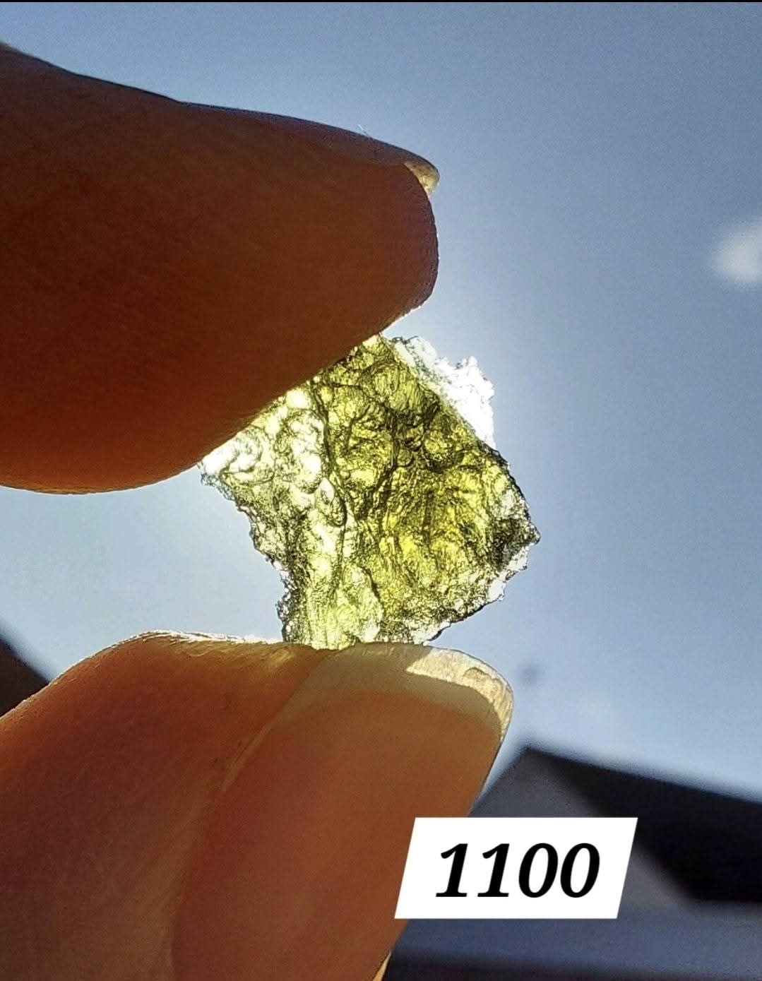 Moldavite Piece, 0.65g, Tektite (Ref: 1100)