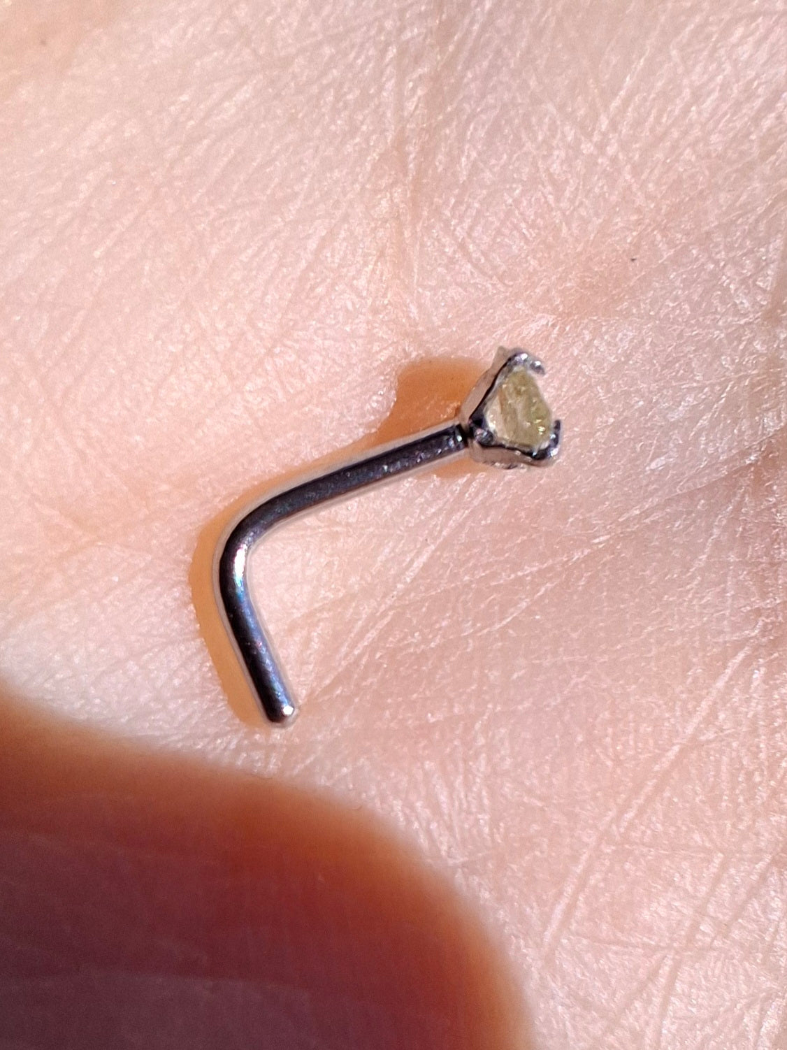 Moldavite (raw) NOSE STUD, 18G, L Shape, Surgical steel, Tektite (Ref: N9)