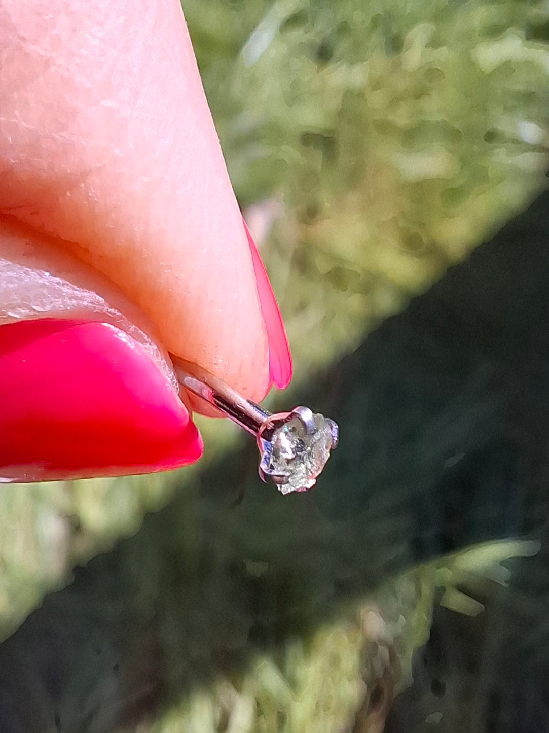 Moldavite (raw) NOSE STUD, 18G, L Shape, Surgical steel, Tektite (Ref: N10)