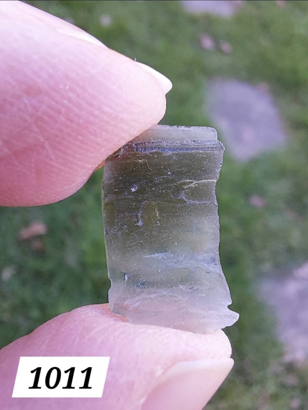Moldavite Piece, 0.89g, Tektite (Ref: 1011)