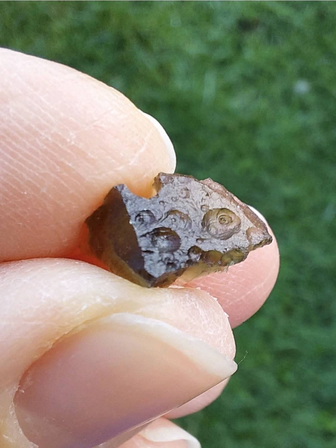 Moldavite Piece, 0.64g, Tektite (Ref: 927)
