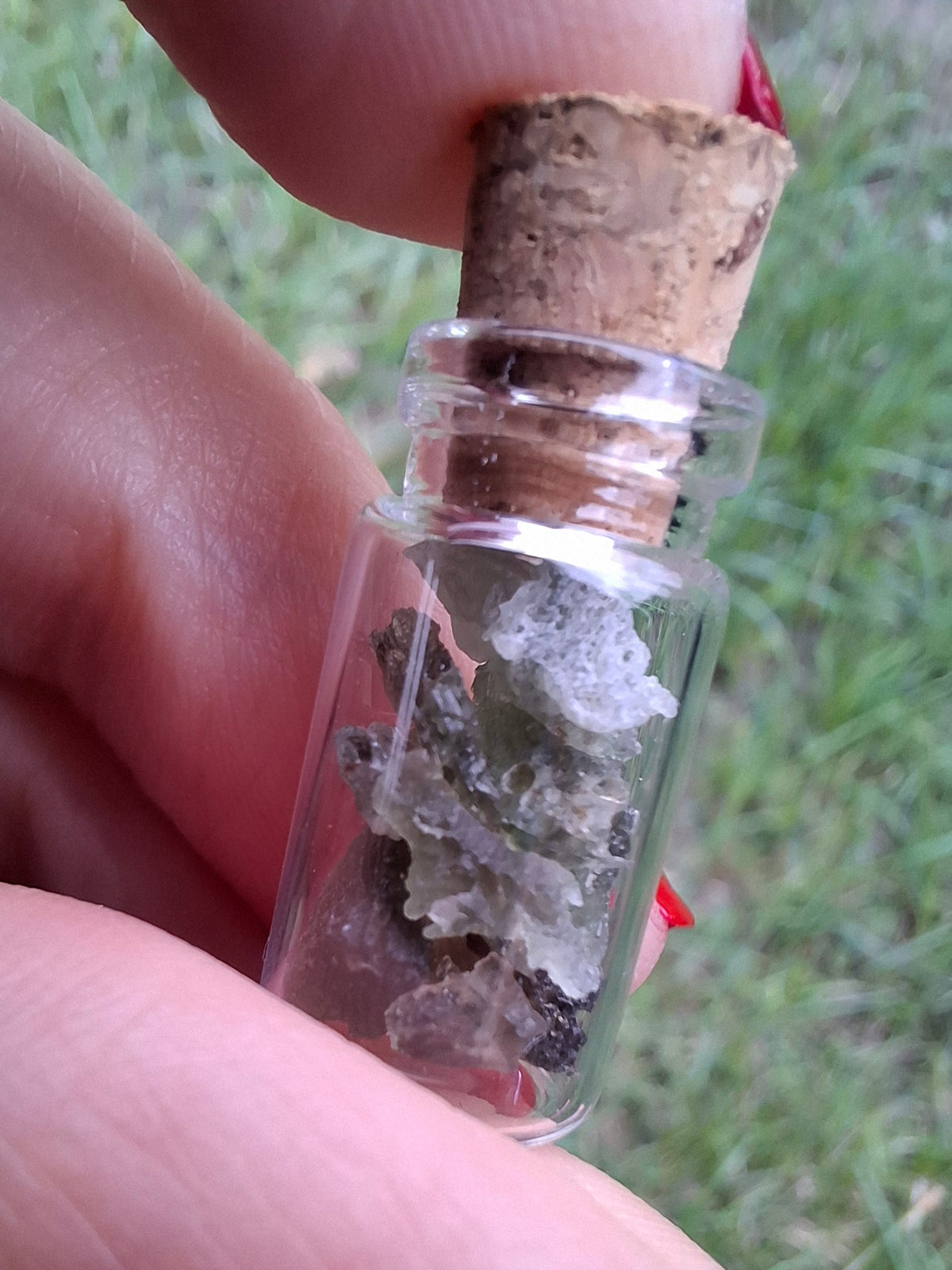 Moldavite Chips (1.00g) in 1ml Bottle, Tektite (Ref: B38)