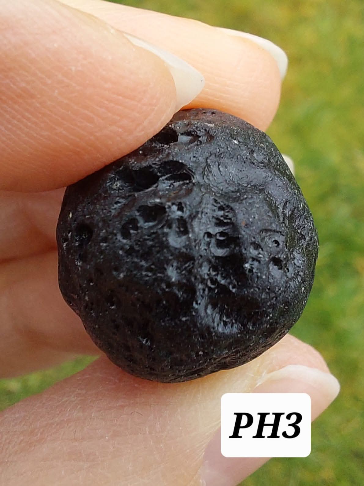 Philippinite (Rizalite), 9.75g, Tektite