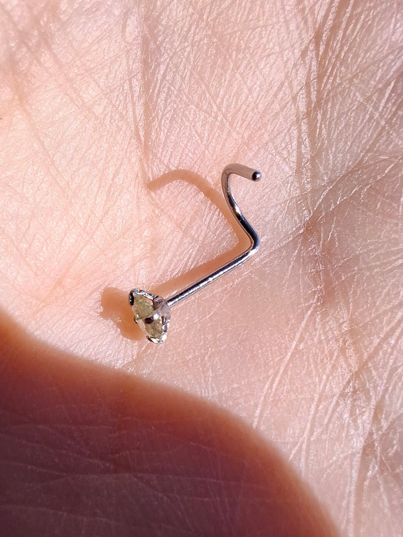 Moldavite (raw) NOSE STUD, 22G, Corkscrew, Surgical steel, Tektite (Ref: N11)