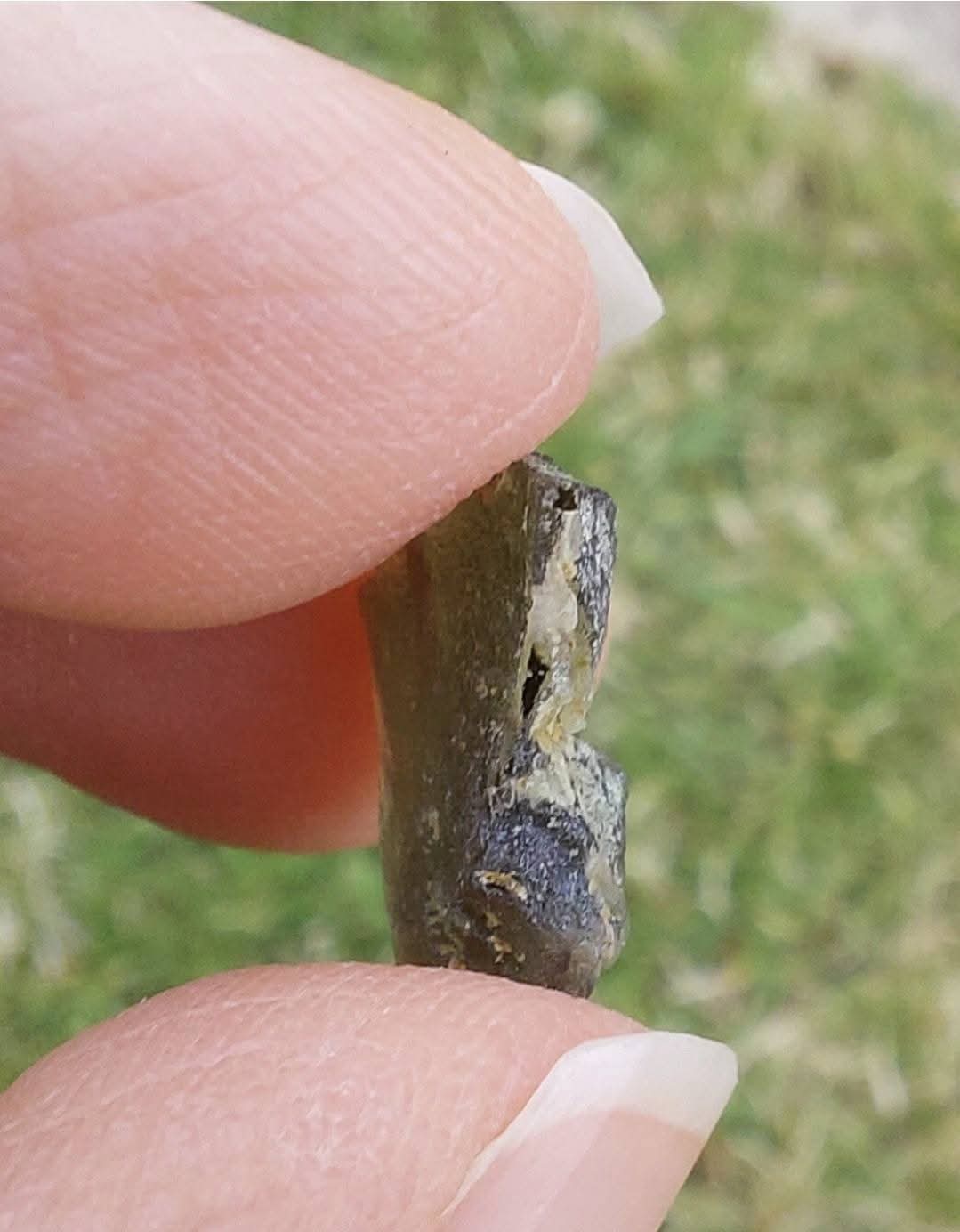 Moldavite Piece, 0.81g, Tektite (Ref: E164)