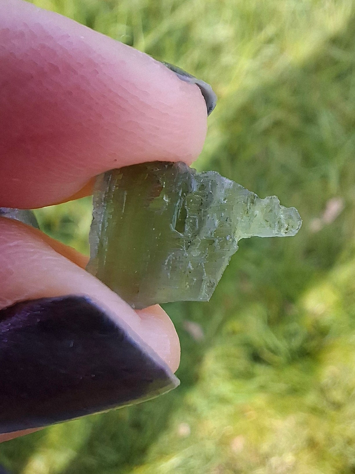 Moldavite Piece, 0.52g, Tektite (Ref: 1389)