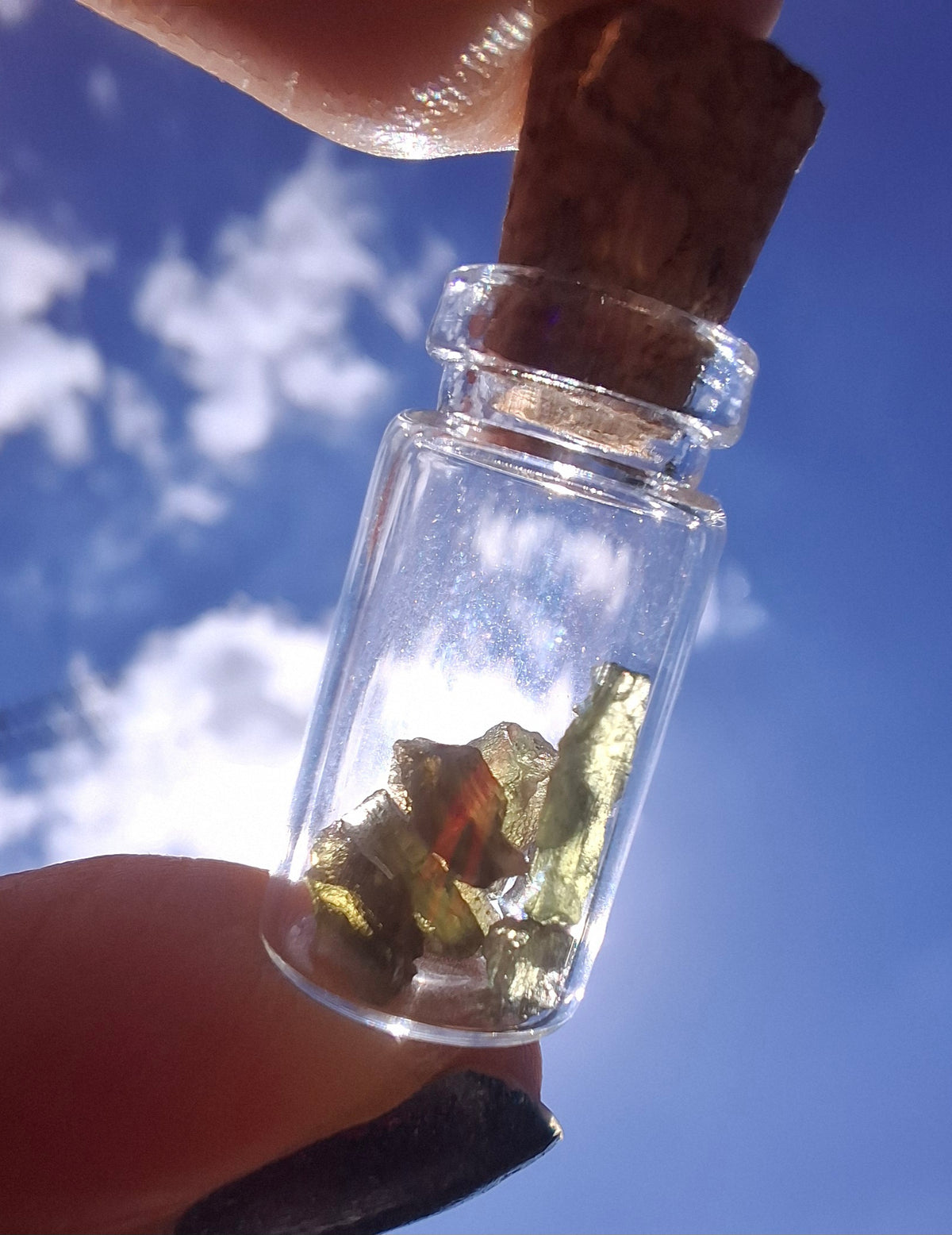Moldavite chips (0.50g) in 1ml Bottle, Tektite (Ref: B20)