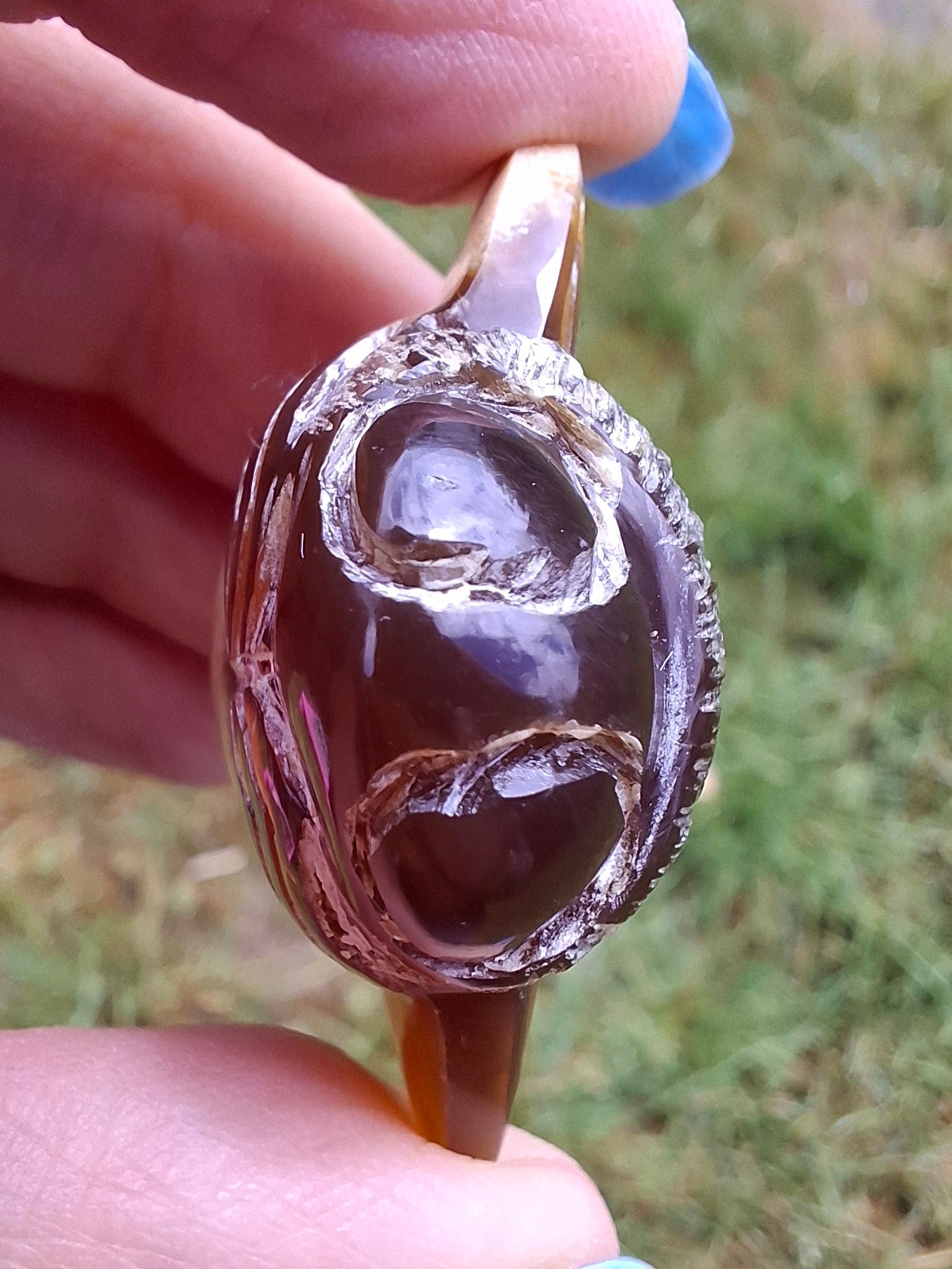Red Amber Honey Bee Carving, 8.34g, Fossil (Ref: Bee38)