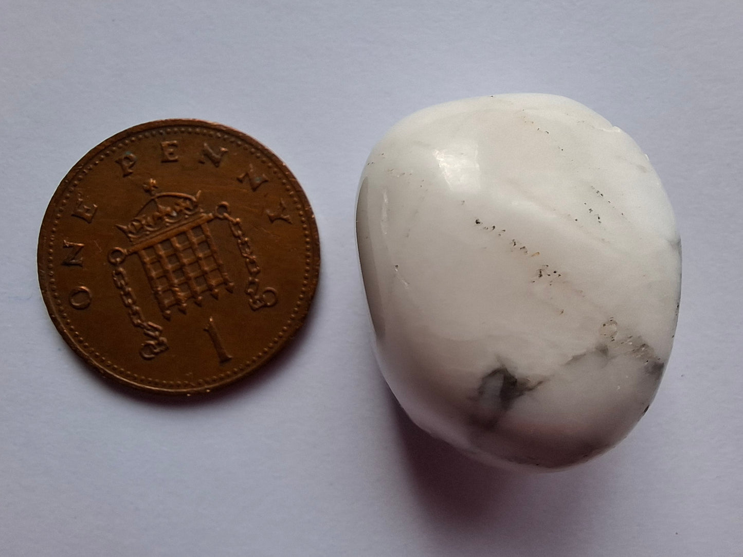Howlite, Tumble Stone, Crystal (Ref: T42)