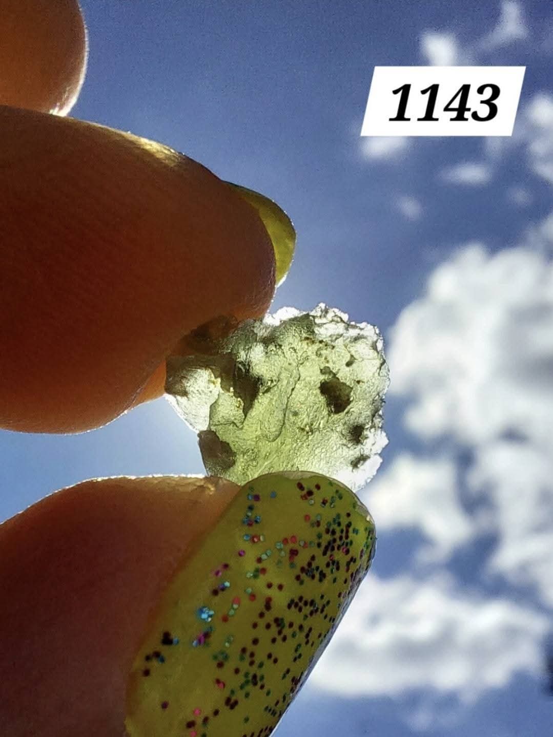 Moldavite Piece, 0.64g, Tektite (Ref: 1143)