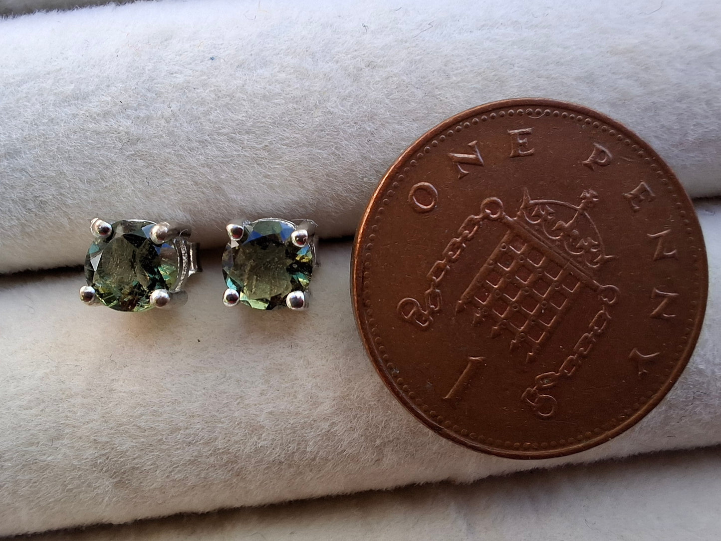 Moldavite (faceted) 5mm STUD EARRINGS, 925 Silver, Tektite (Ref: Pair50)