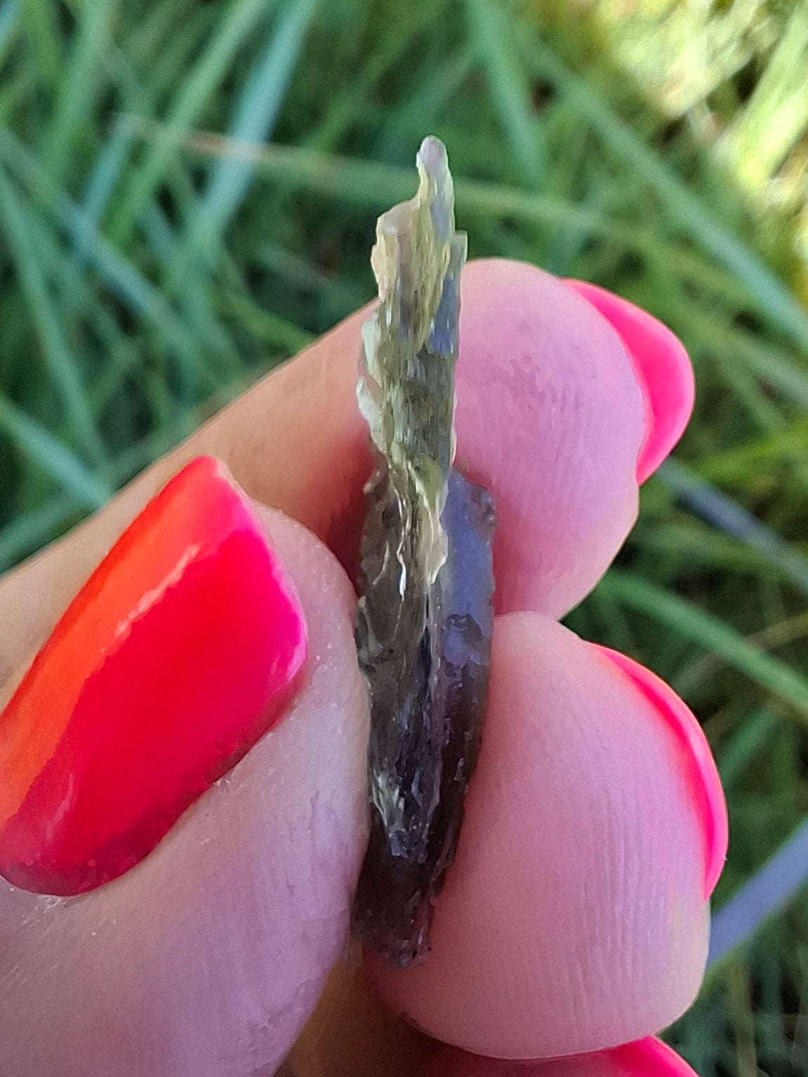 Moldavite Piece, 0.87g, Tektite (Ref: 1411)