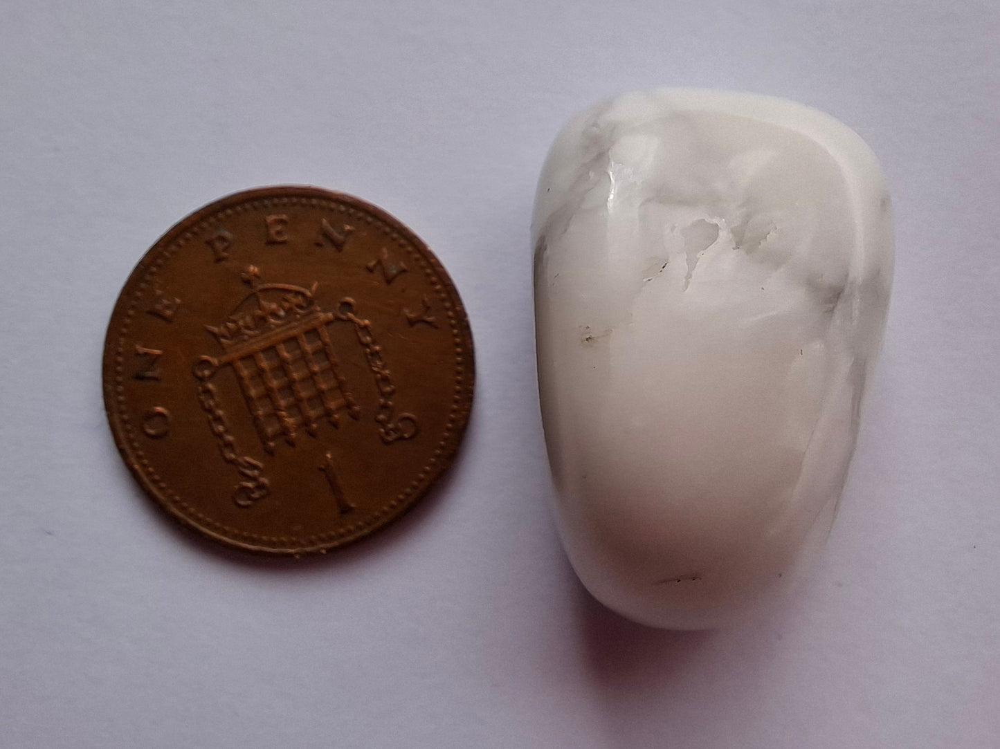 Howlite, Tumble Stone, Crystal (Ref: T37)