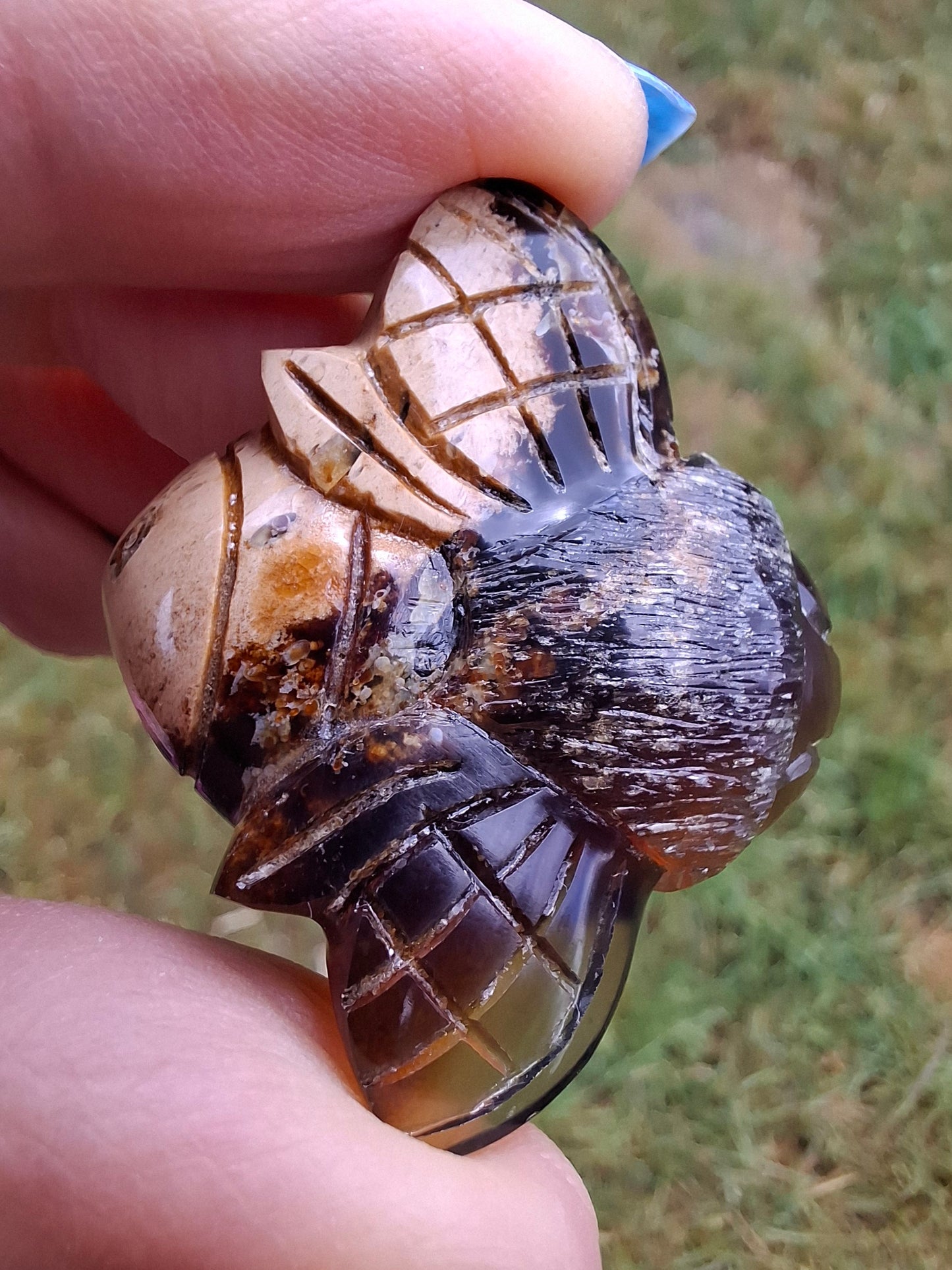 Red Amber Honey Bee Carving, 7.00g, Fossil (Ref: Bee31)