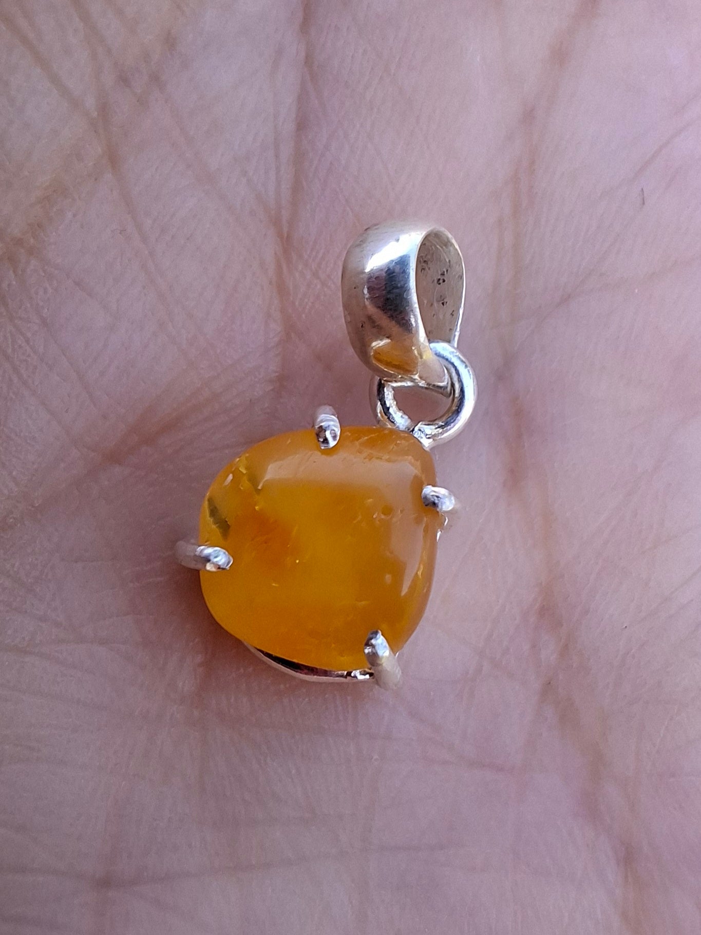 Baltic Amber Pendant, 925 Silver, Fossil (Ref: AP18)