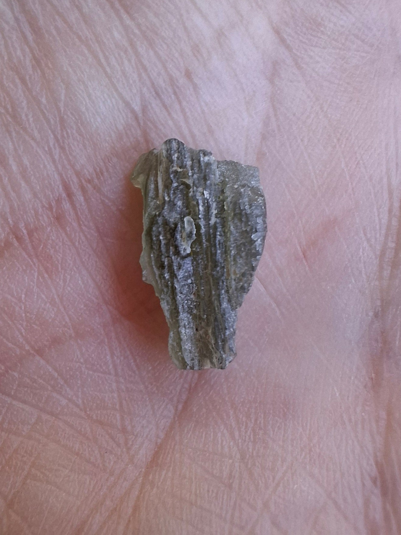 Moldavite Piece, 0.68g, Tektite (Ref: 1471)