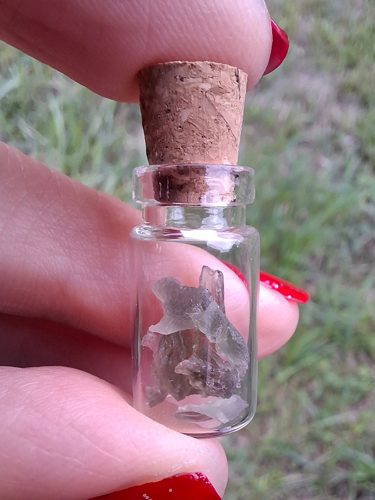 Moldavite Chips (0.50g) in 1ml Bottle, Tektite (Ref: B24)