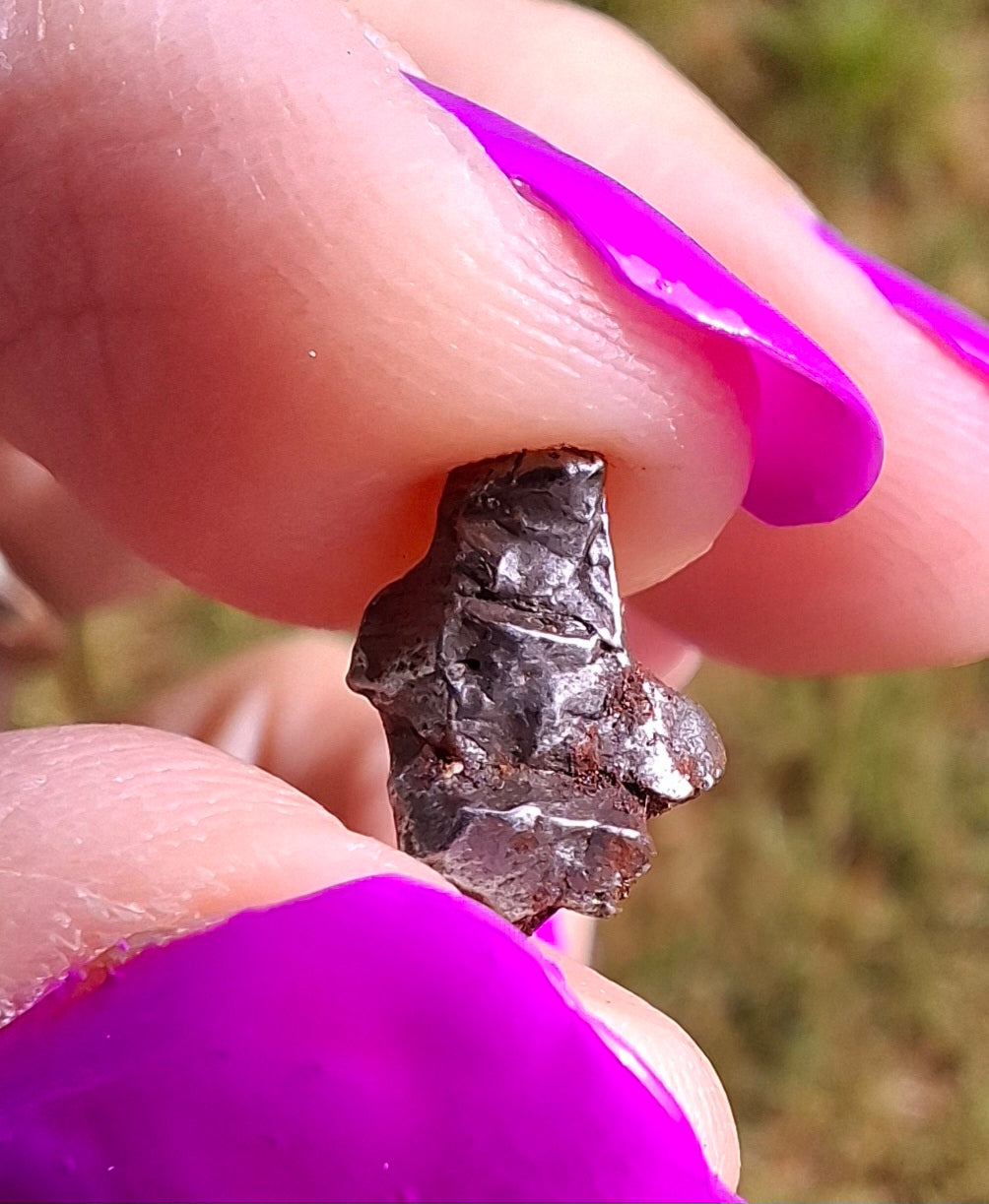 Campo del Cielo, 0.95g, Nickel Iron Meteorite (Ref: C2)