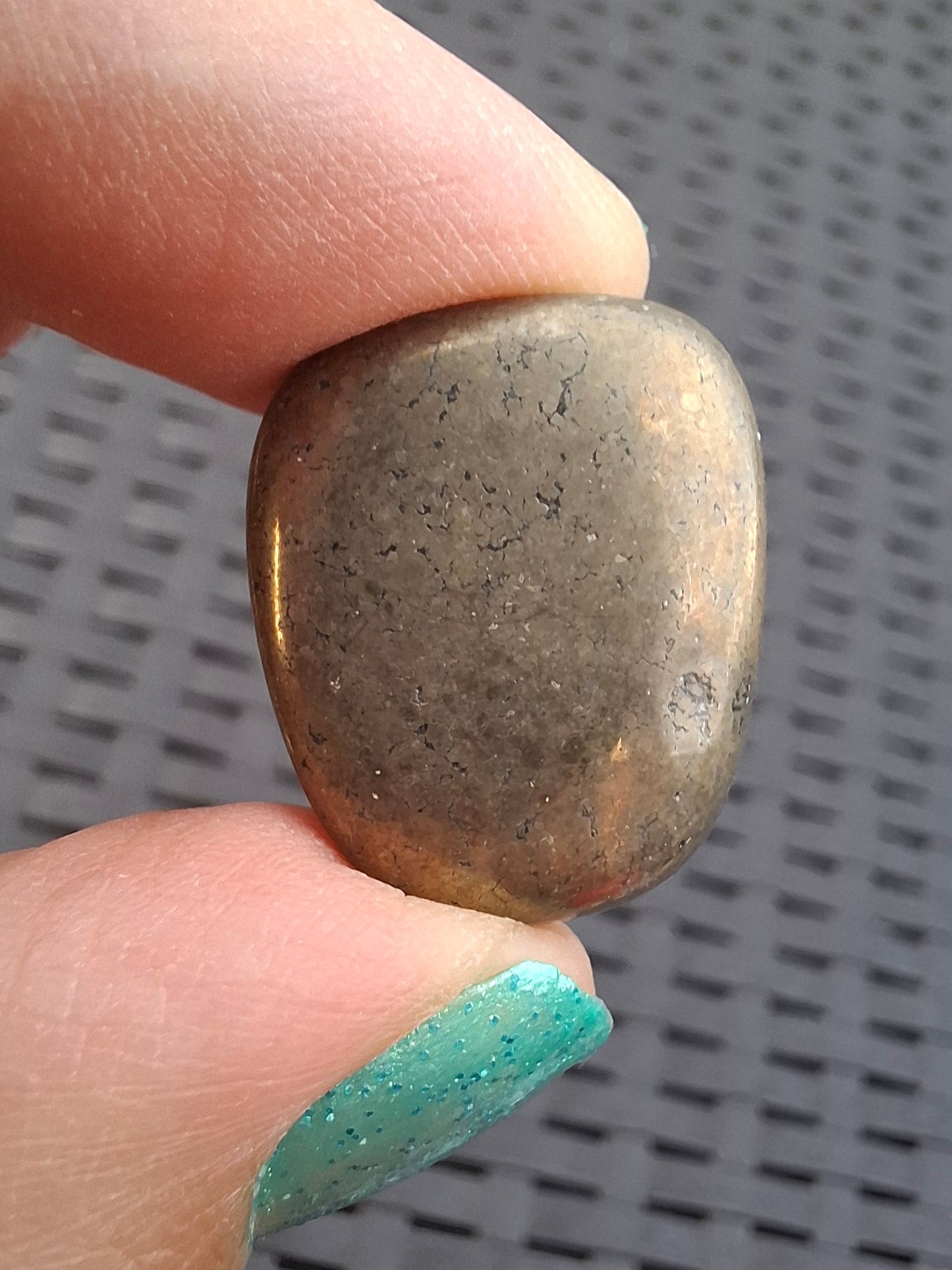 Apache Gold Tumble Stone, Crystal (Ref: T232)