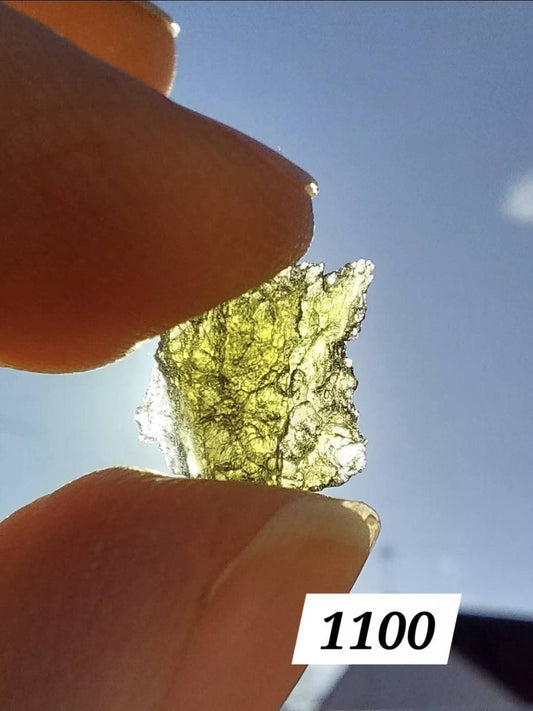 Moldavite Piece, 0.65g, Tektite (Ref: 1100)
