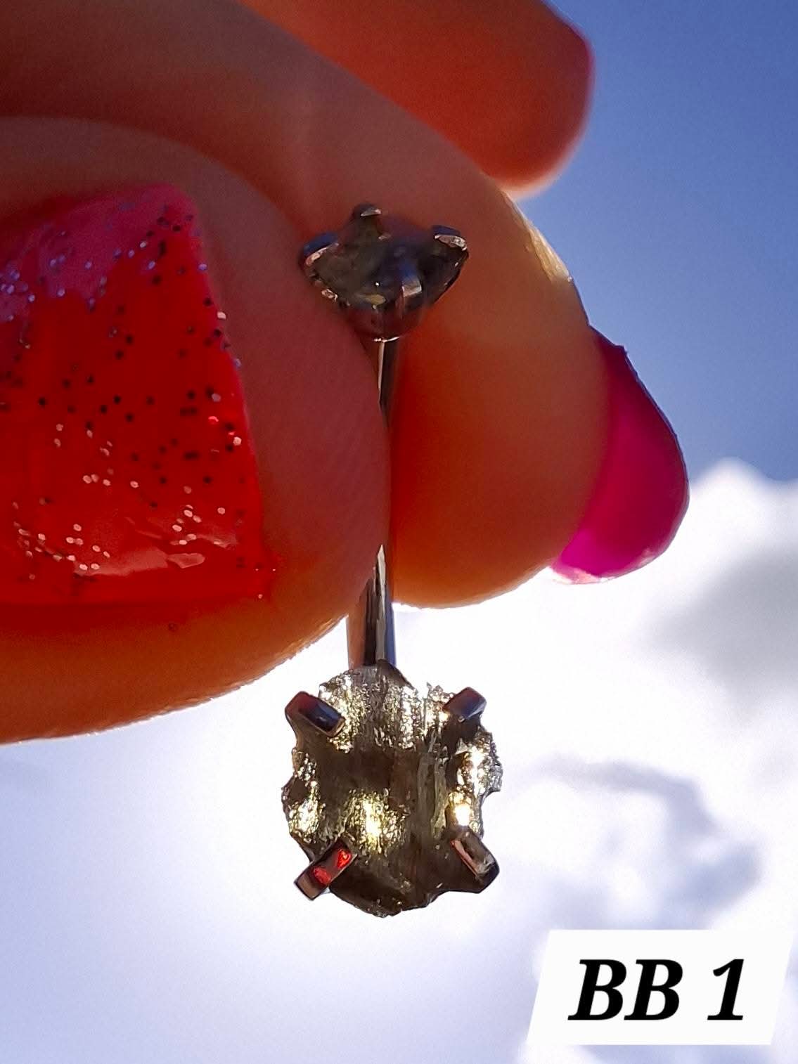 Moldavite (raw) BELLY BAR, 14G, Surgical Steel, Tektite (Ref: BB1)