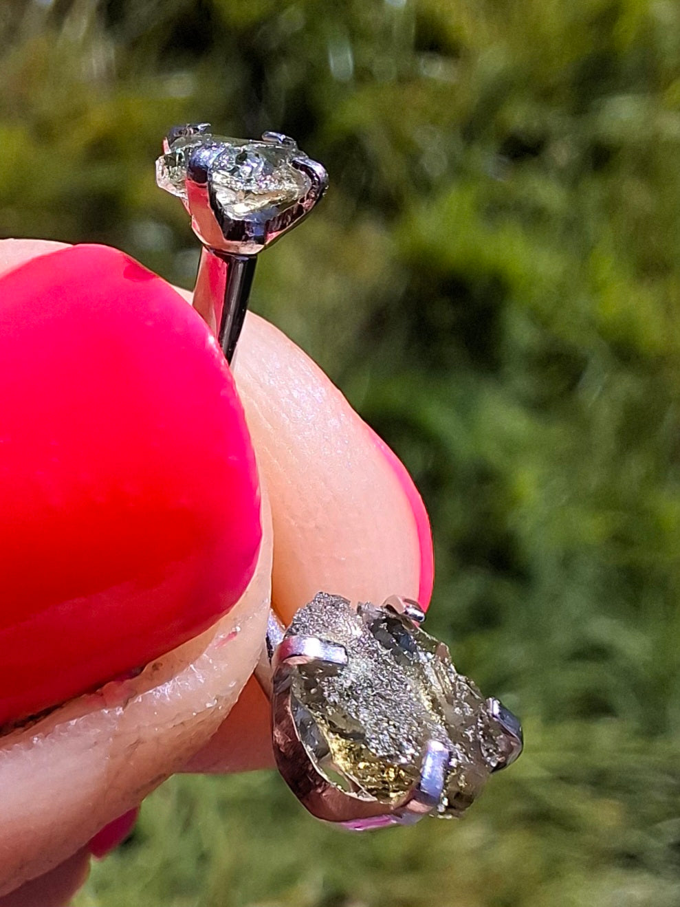 Moldavite (raw) BELLY BAR, 14G, Surgical Steel, Tektite (Ref: BB1)