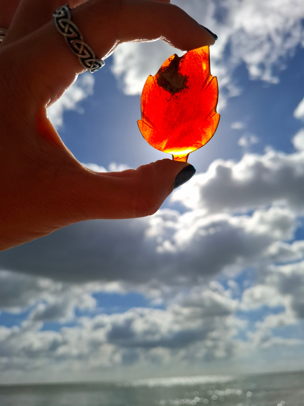 Red Amber Leaf Carving, 7.65g, Fossil (Ref: Leaf9)