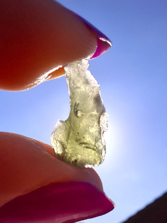 Moldavite Piece, 0.63g, Tektite (Ref: 1447)