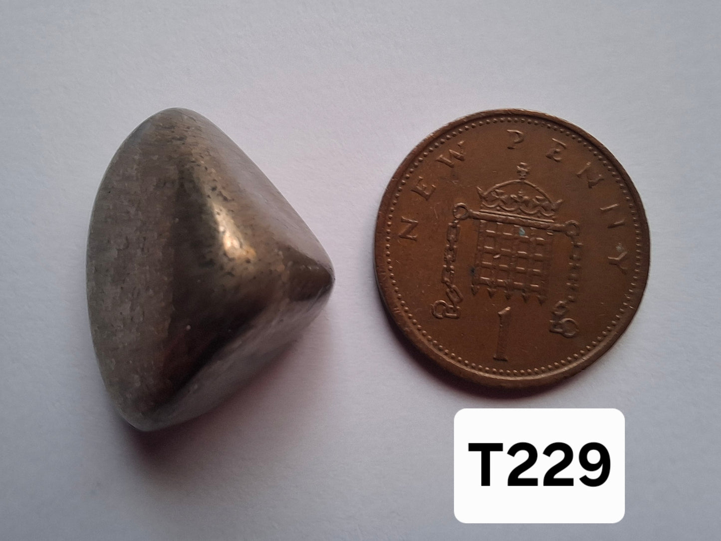 Apache Gold Tumble Stone, Crystal (Ref: T229)