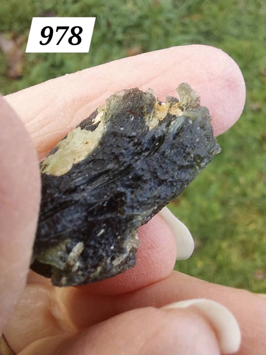 Moldavite Piece, NESMEN HURKA, 8.81g, Tektite (Ref: 978)