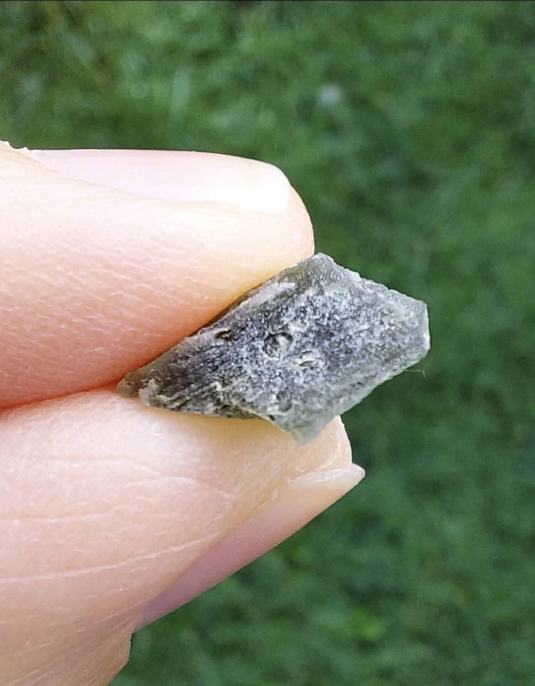 Moldavite Piece, 0.90g, Tektite (Ref: 928)