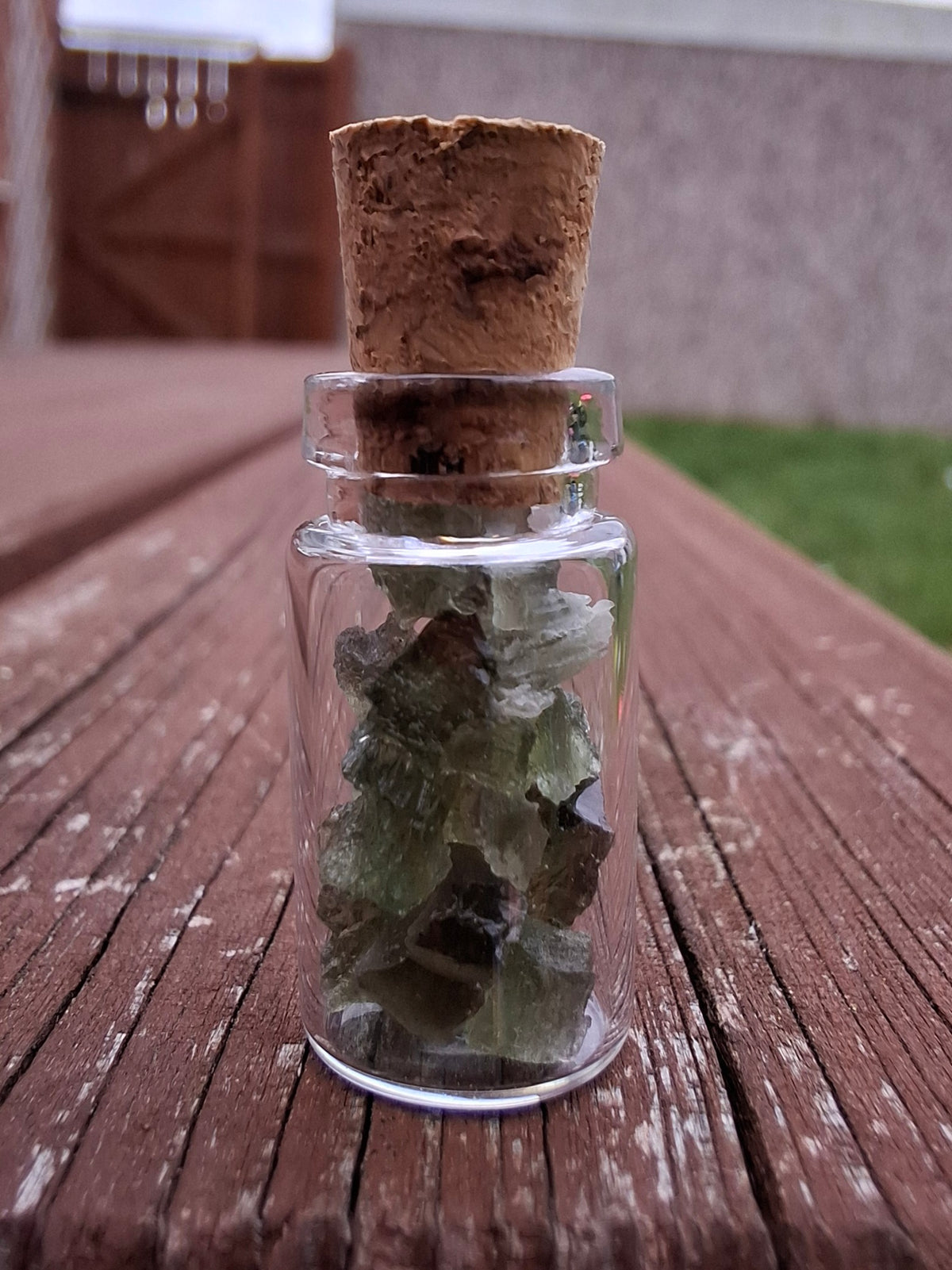 Moldavite Chips (1.00g) in 1ml Bottle, Tektite (Ref: B34)