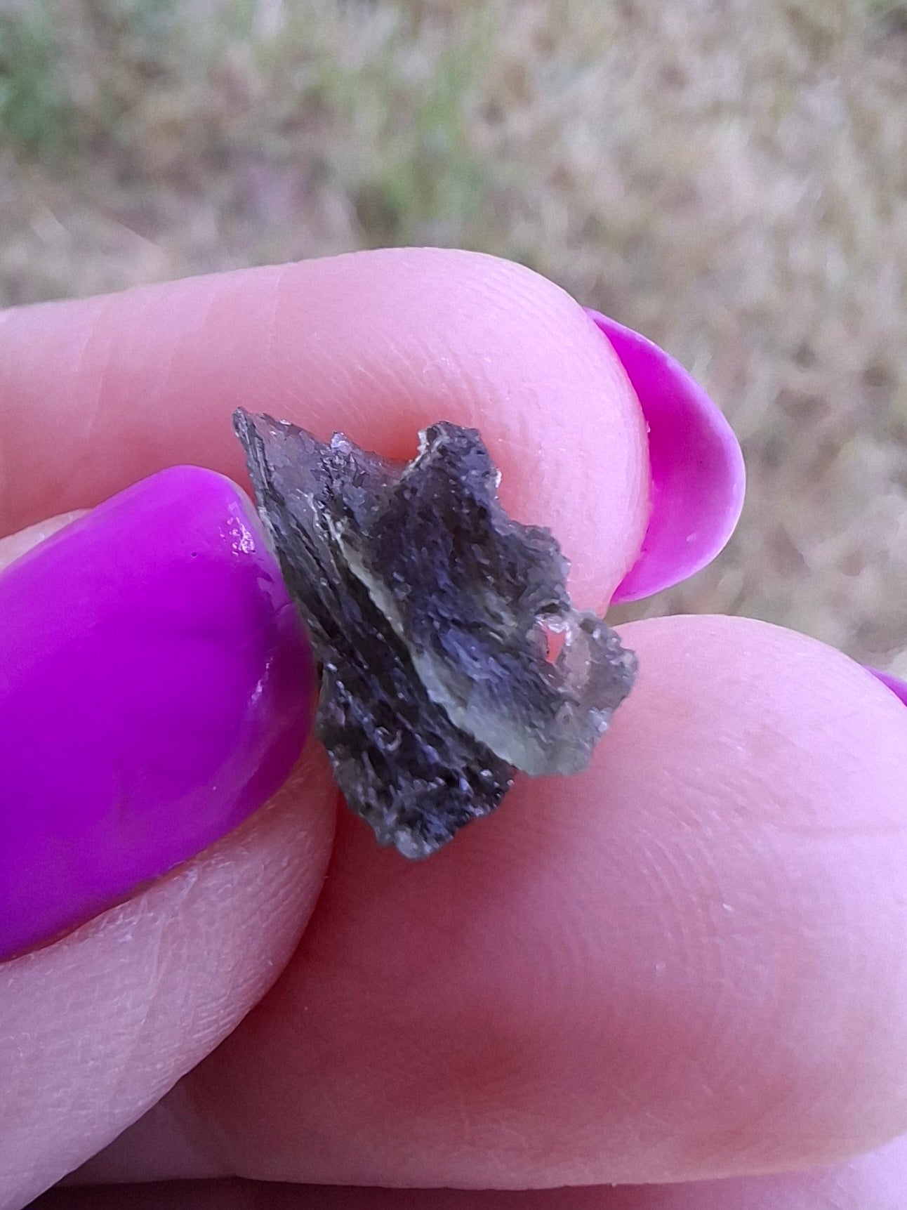 Moldavite Piece, 0.84g, Tektite (Ref: 1445)