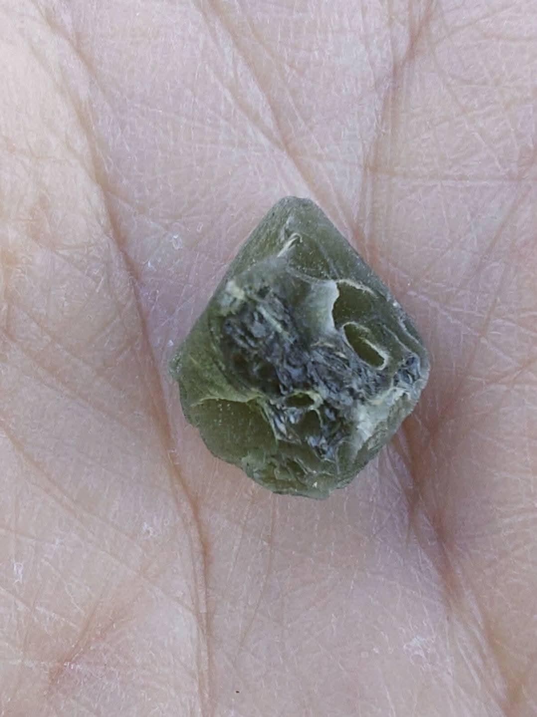 Moldavite Piece, 0.82g, Tektite (Ref: 1117)