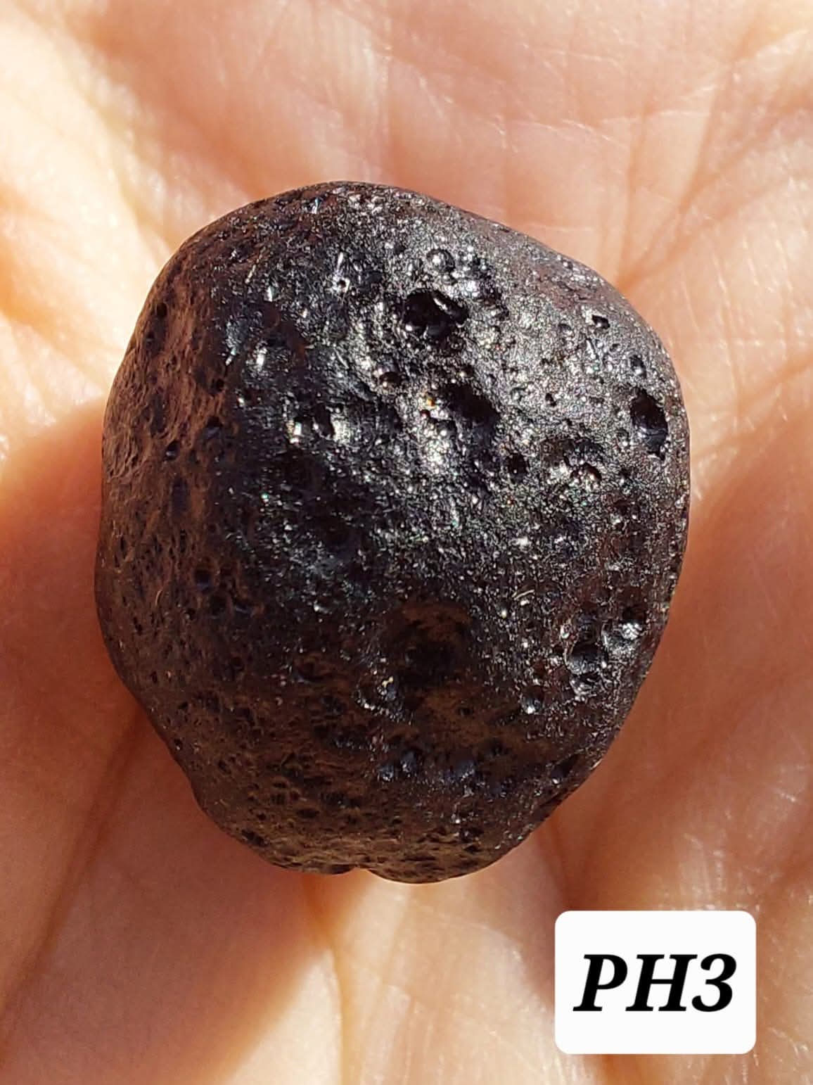 Philippinite (Rizalite), 9.75g, Tektite
