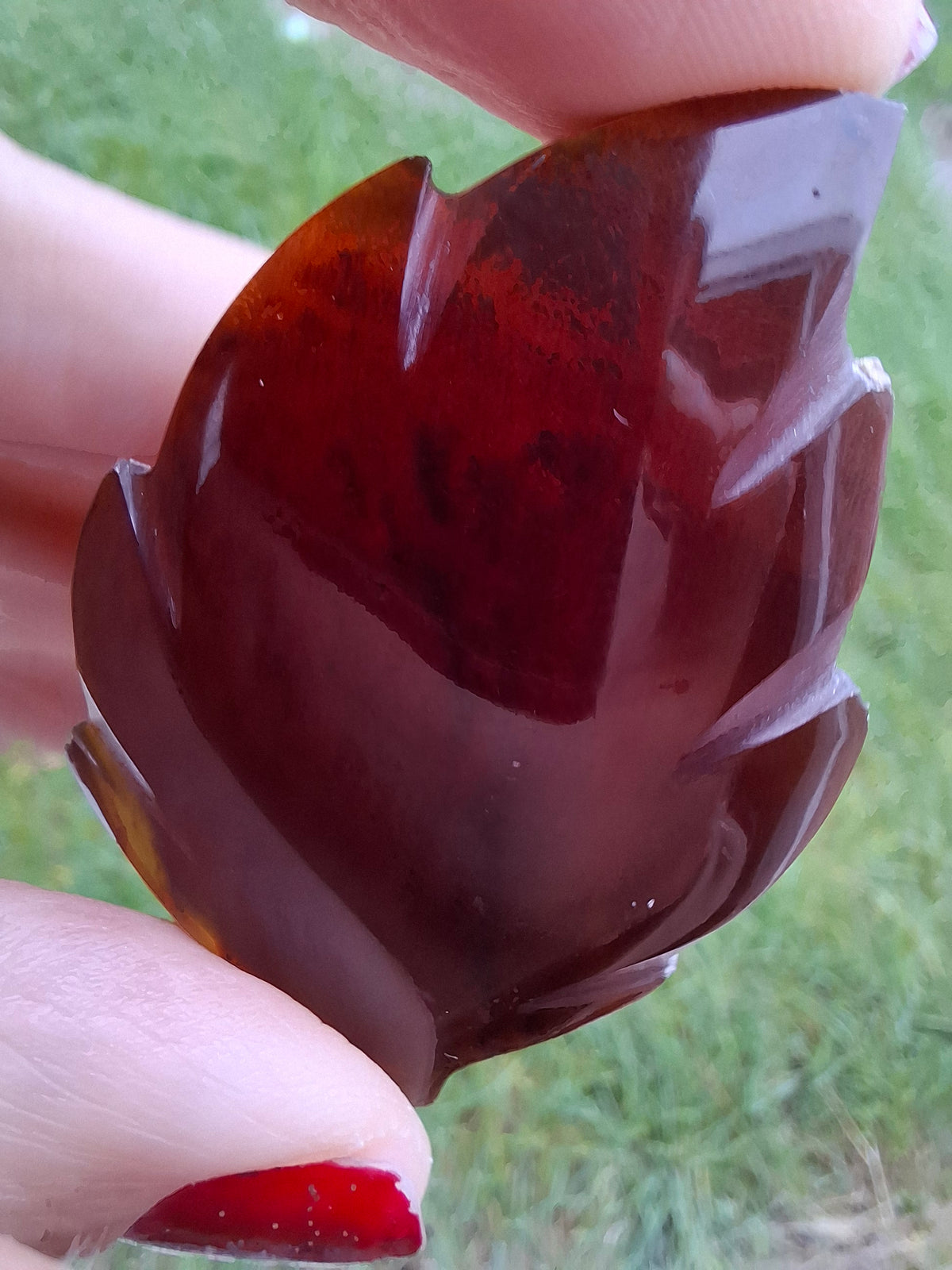 Red Amber Leaf Carving, 8.35g, Fossil (Ref: Leaf2)