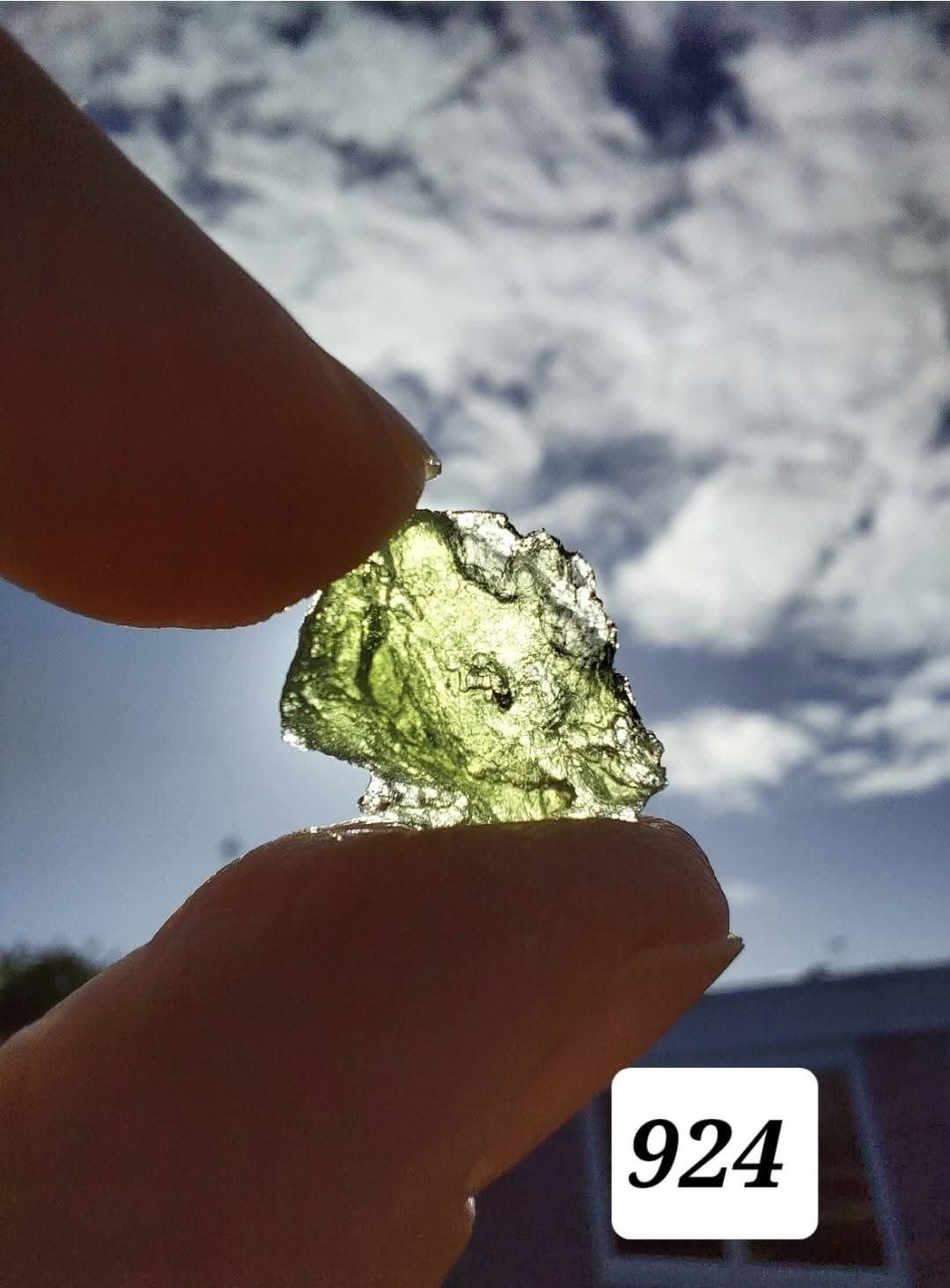 Moldavite Piece, 0.91g, Tektite (Ref: 924)