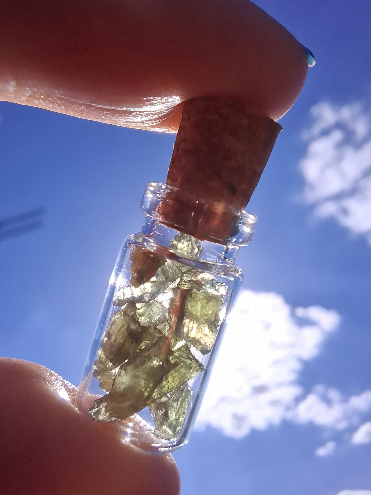 Moldavite Chips (1.00g) in 1ml Bottle, Tektite (Ref: B30)