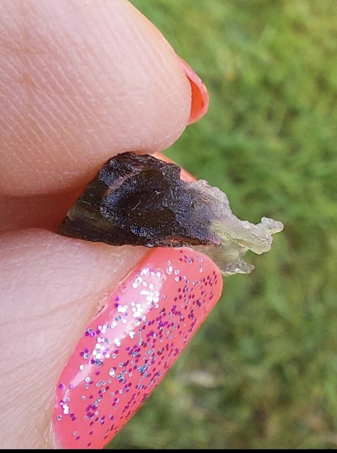 Moldavite Piece, 0.62g, Tektite (Ref: 1127)
