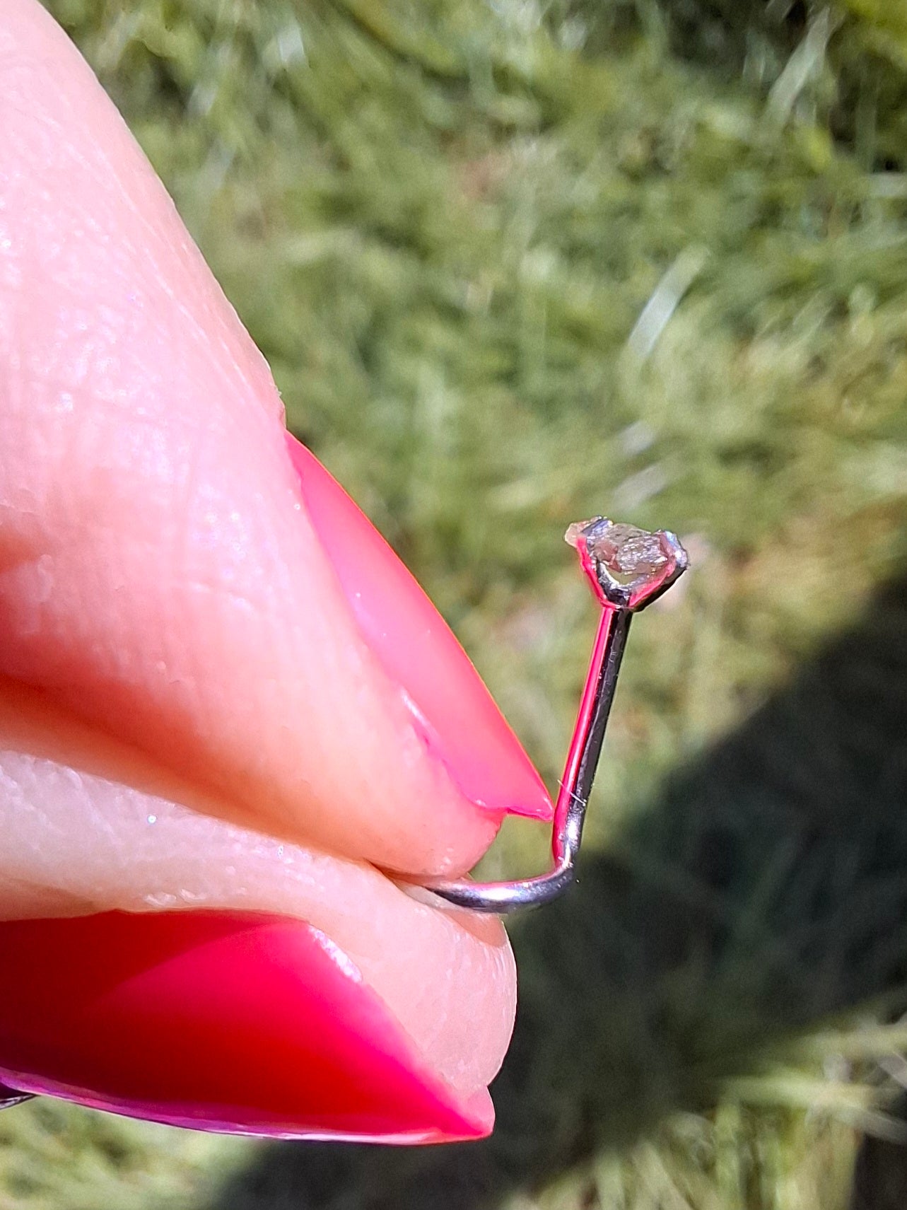 Moldavite (raw) NOSE STUD, 20G, Corkscrew, Surgical steel, Tektite (Ref: N14)