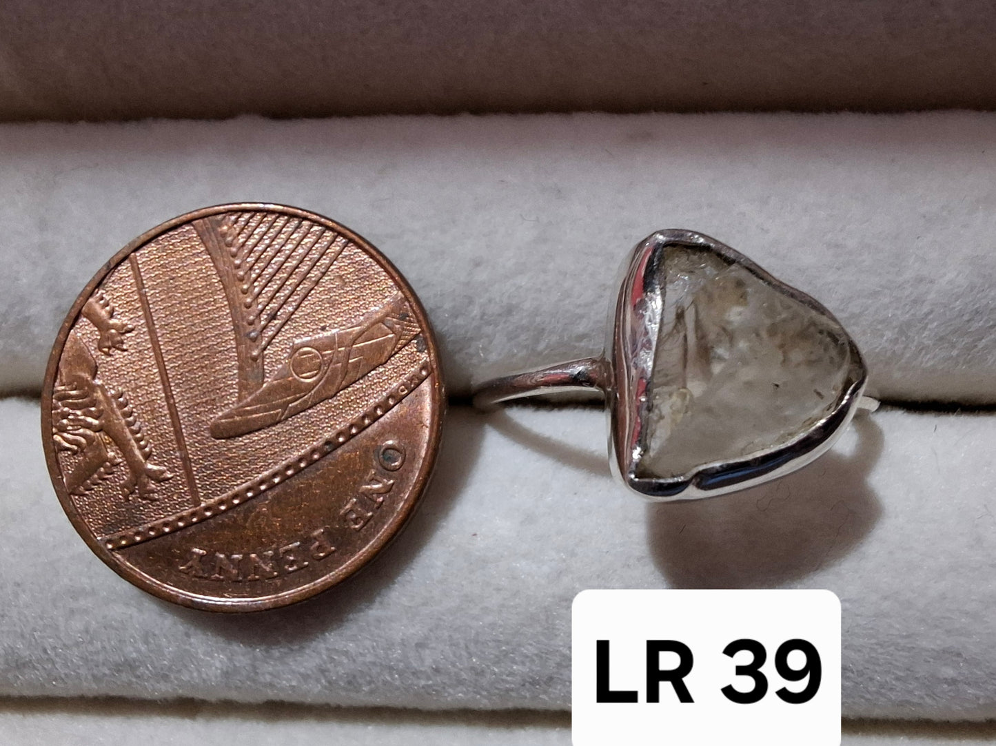 Libyan Desert Glass Ring, size small R, 925 Silver, Tektite (Ref: LR39)
