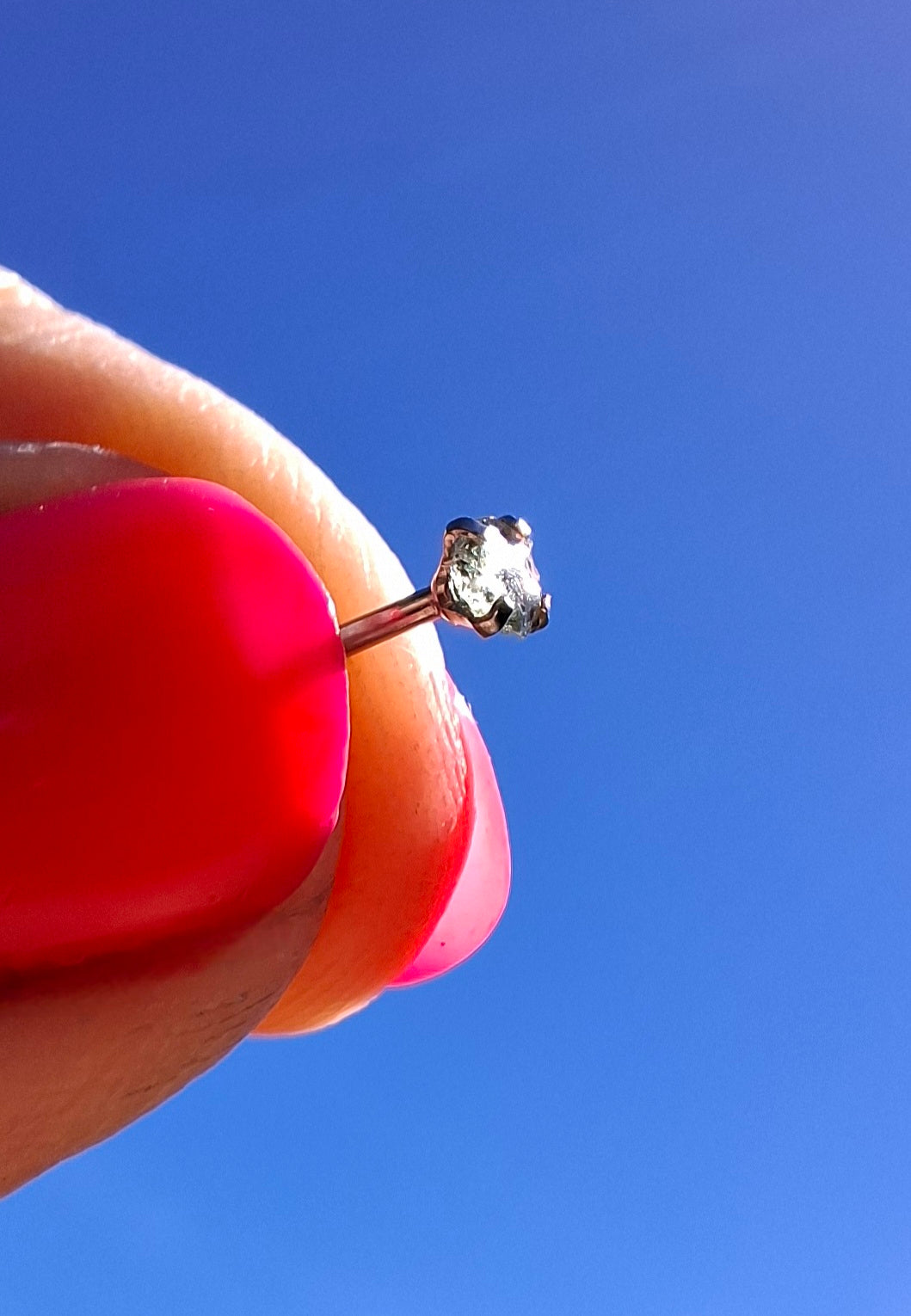 Moldavite (raw) NOSE STUD, 20G, L shape, Surgical steel, Tektite (Ref: N6)