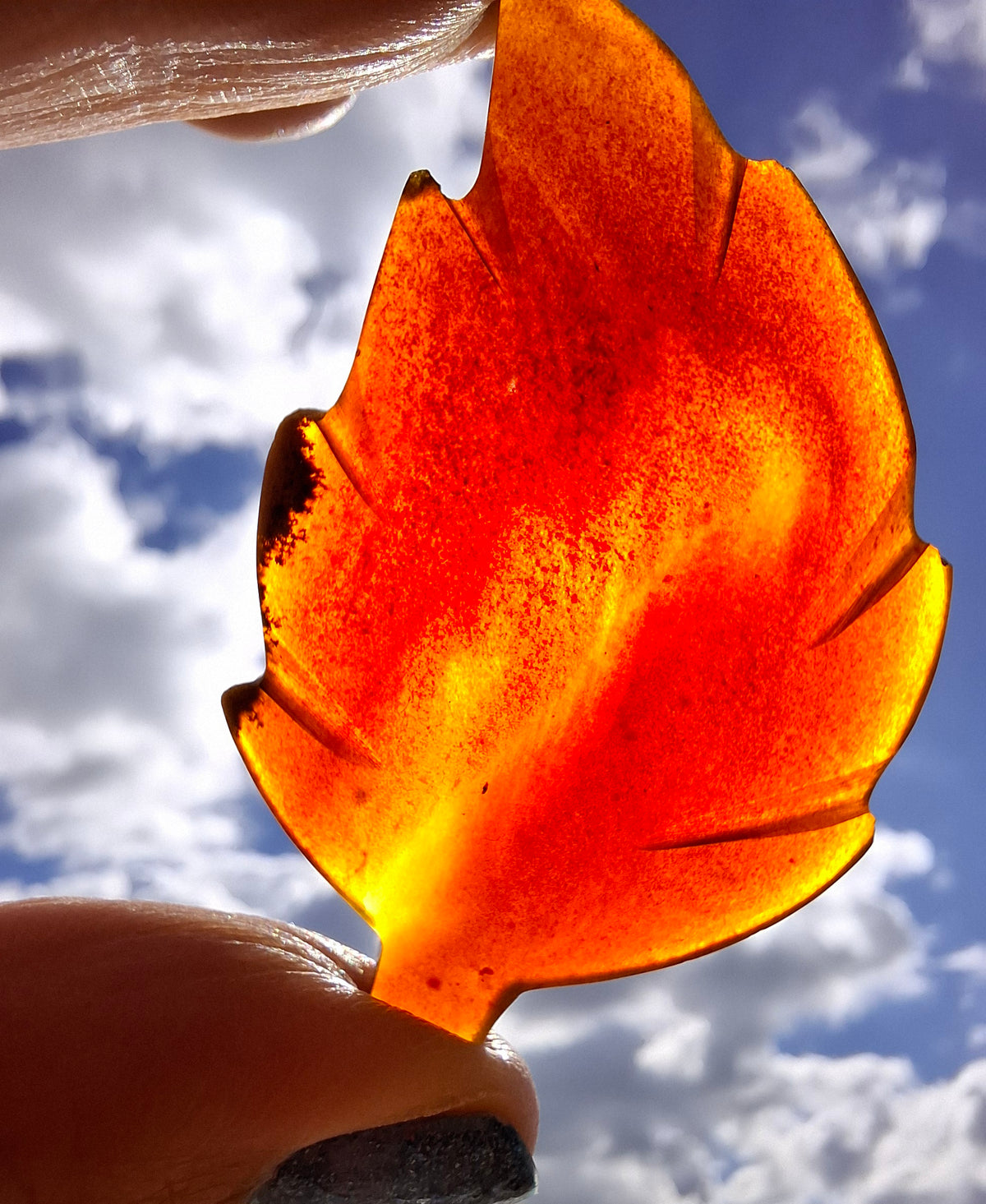 Red Amber Leaf Carving, 7.03g, Fossil (Ref: Leaf11)