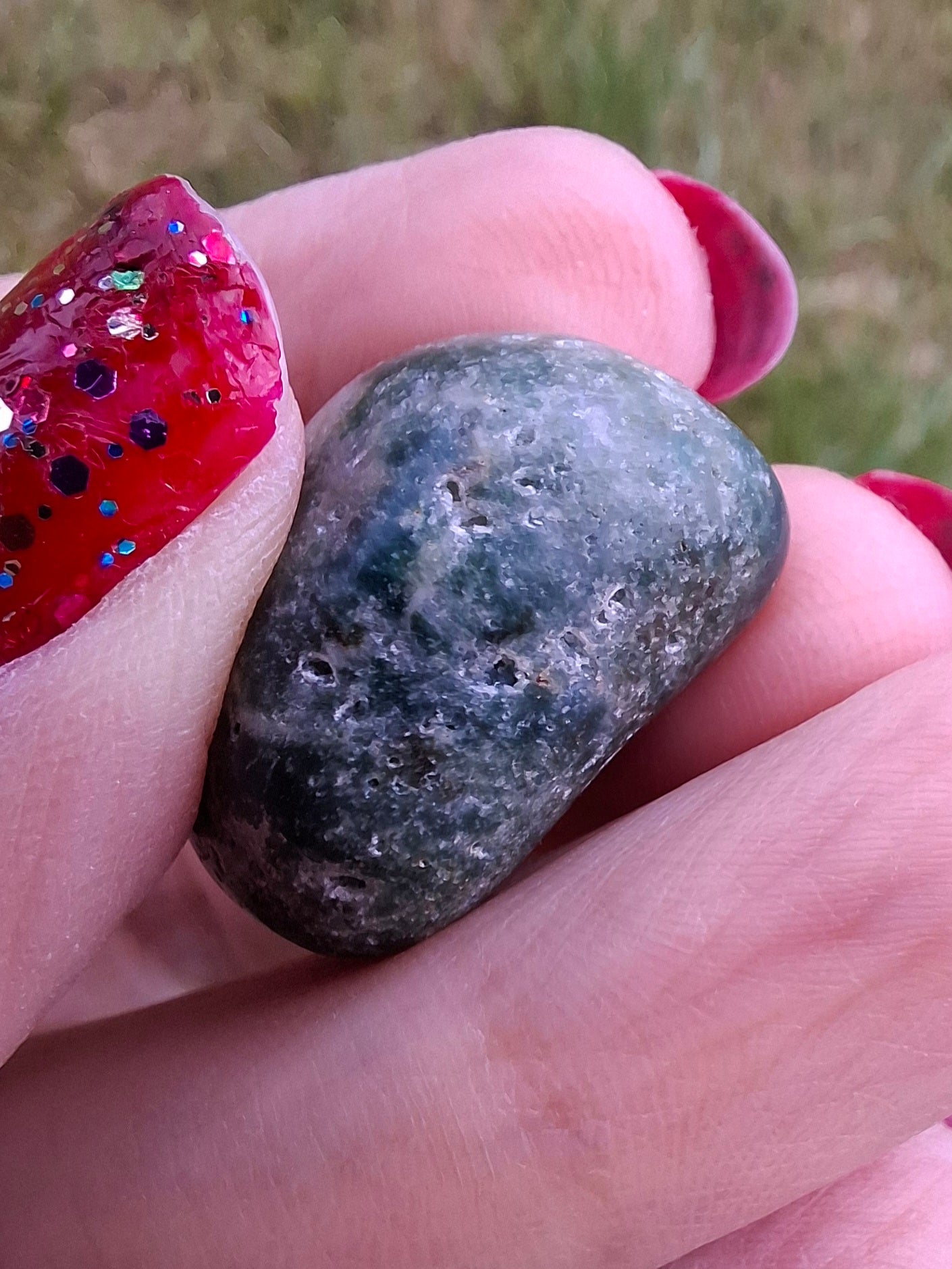 Green Moss Agate, Tumble Stone, Crystal (Ref: T172)