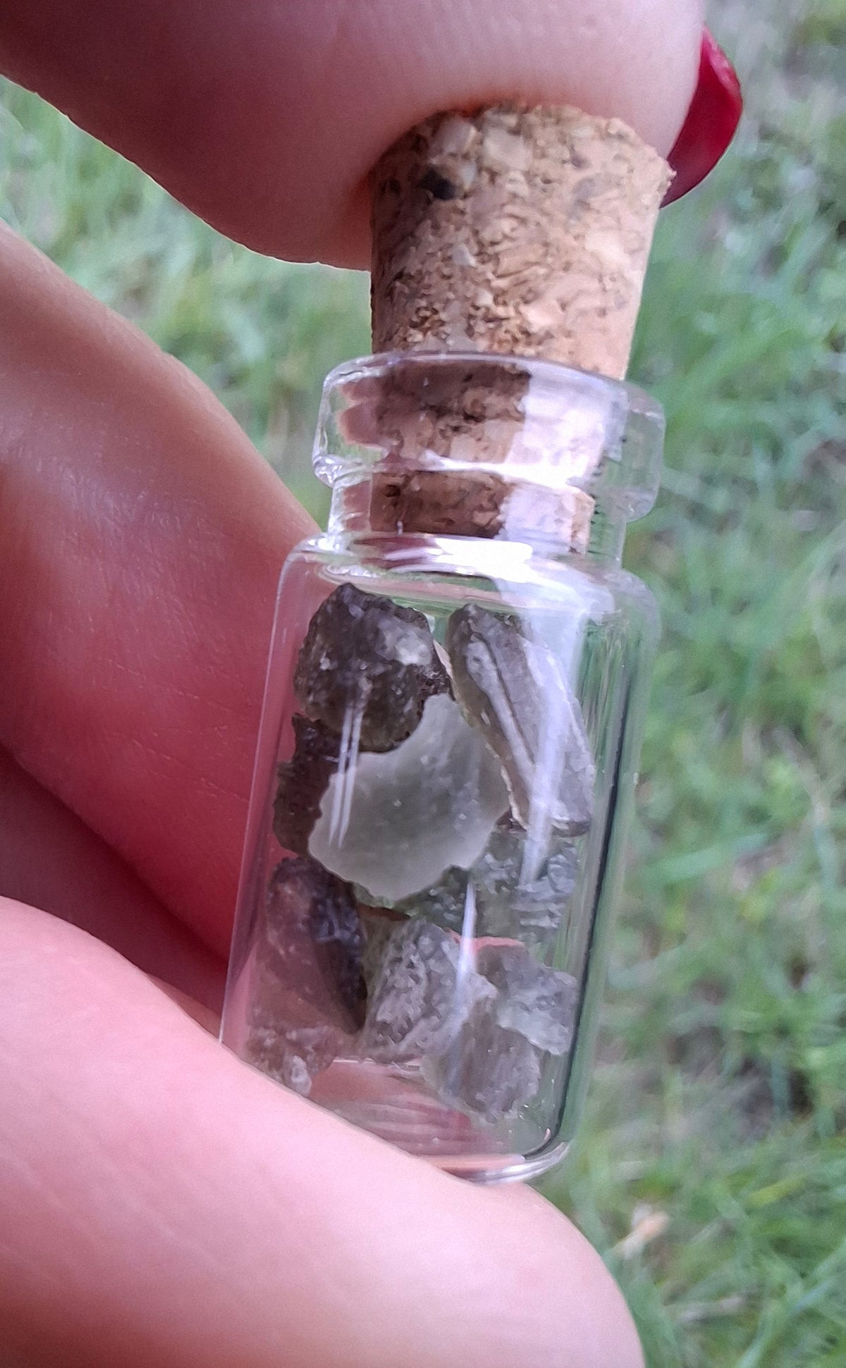 Moldavite Chips (1.00g) in 1ml Bottle, Tektite (Ref: B36)