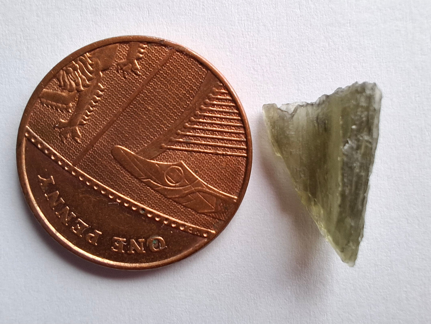 Moldavite Piece, 0.64g, Tektite (Ref: 1424)