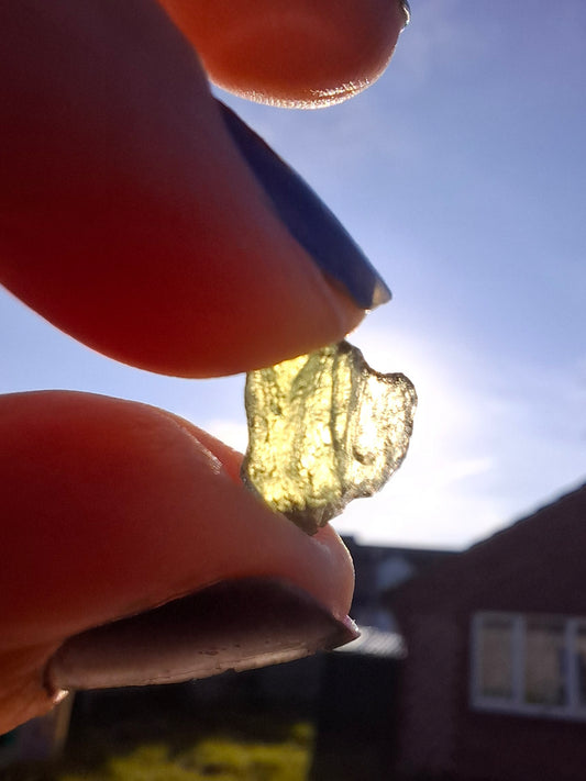 Moldavite Piece, 0.58g, Tektite (Ref: 1381)