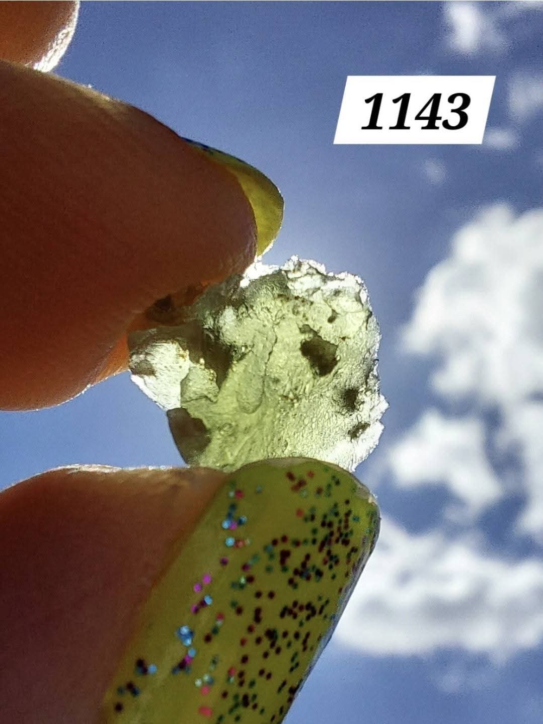 Moldavite Piece, 0.64g, Tektite (Ref: 1143)